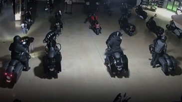 ABD’de en pahalı motosikletleri 2 dakikada böyle çaldılar