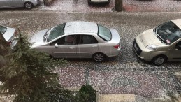 Ankara’da dolu yağışı! Misket büyüklüğünde dolu böyle görüntülendi