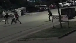 Antalya’da kağıt toplayan gencin dövülüp motosikletinin yakılma anı kamerada