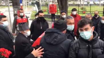 Ekrem İmamoğlu’na İstanbul Edirnekapı Şehitliği’nde şok tepkinin görüntüsü