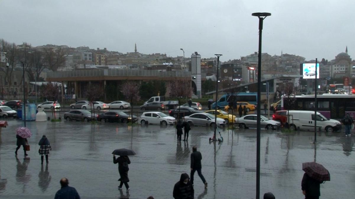 İstanbul da gök gürültülü sağanak yağış başladı