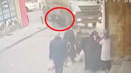 İstanbul’da feci kaza! Çığlık sesleri koptu: Kadının bacağı tekerin altında kalmıştı