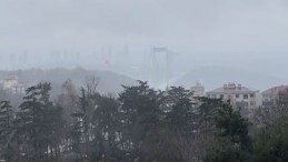İstanbul’da hava bir anda karardı! Dolu fena vurdu arkadan kar geliyor