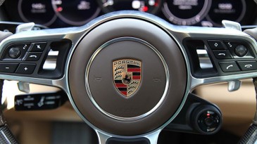Porsche araçlarda büyük tehlike! 100 bin aracı geri topluyor…
