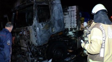Beykoz’da metal yüklü tır alev alev yandı