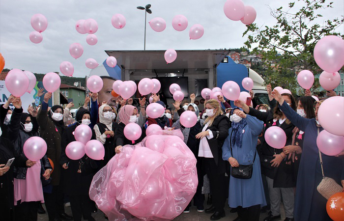 Beykoz’da Kanser Farkındalığı İçin Pembe Balon Uçurdular
