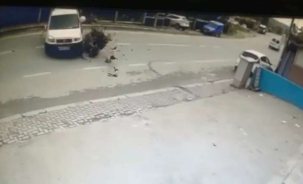 Beykoz’da akıl almaz kaza: Camdan arabanın içine düştü.
