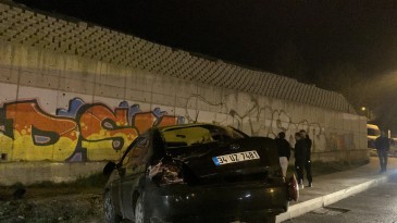 El freni çekilmeyen otomobil 10 metreden yüksekten düştü: 1 yaralı