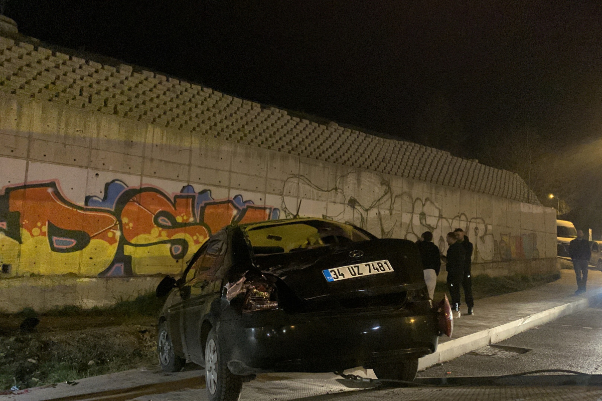 El freni çekilmeyen otomobil 10 metreden yüksekten düştü: 1 yaralı