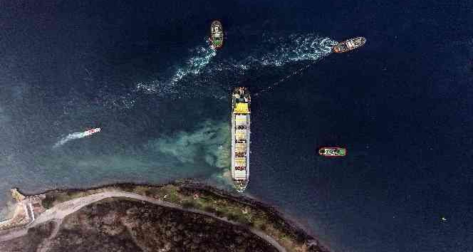 Beykoz’da karaya oturan gemi kurtarıldıktan sonra Büyükdere’ye çekildi