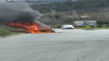 Beykoz’da otomobil alev alev yandı